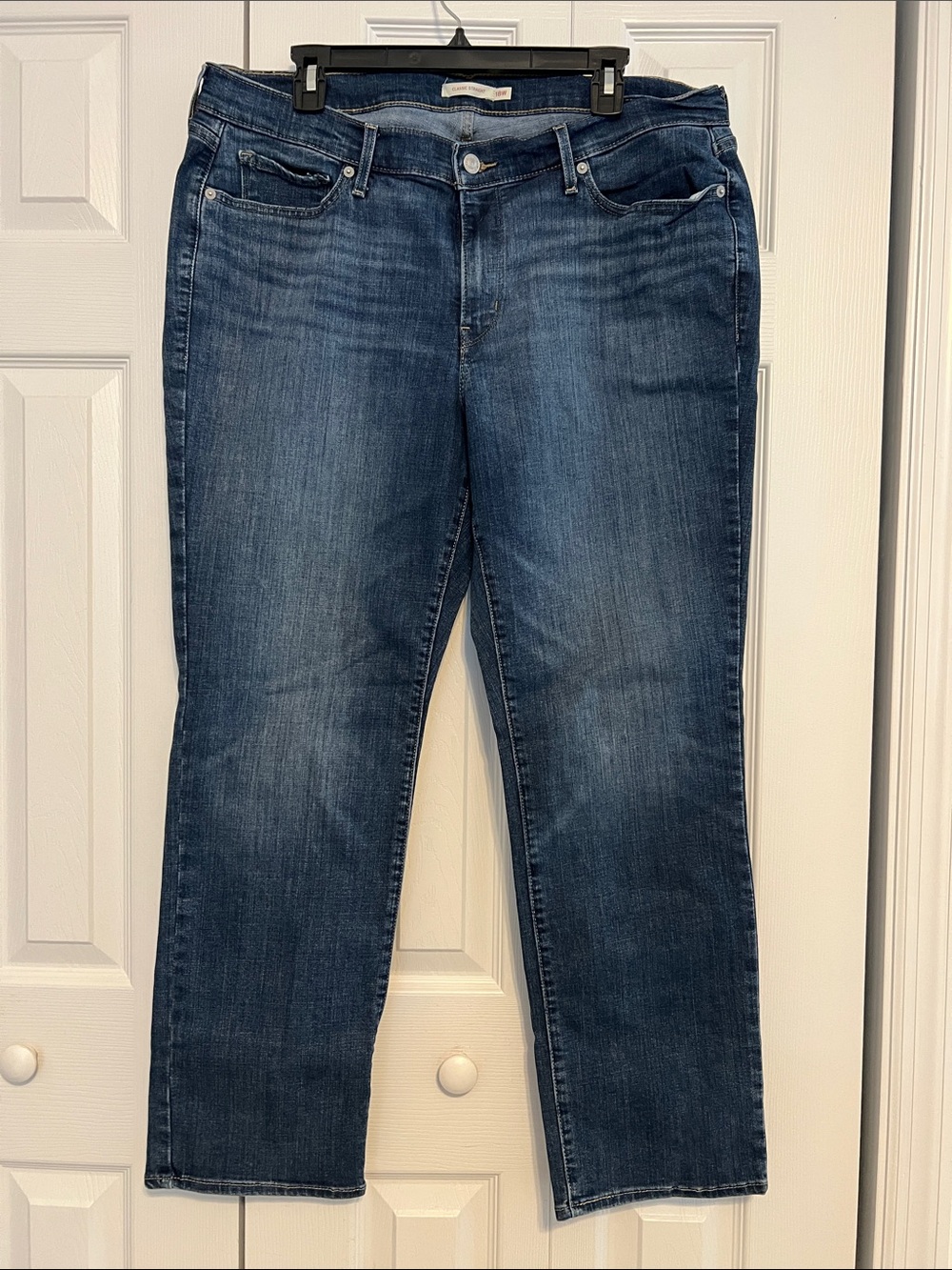 Signature by Levi Strauss Women's Straight Leg Jeans in Dark Blue Wash